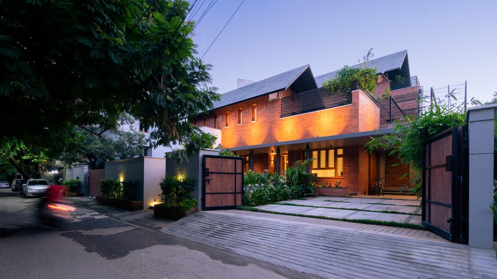 Modern Two-storey House, Open Plan, H-Shape Amidst A Tropical Garden ...
