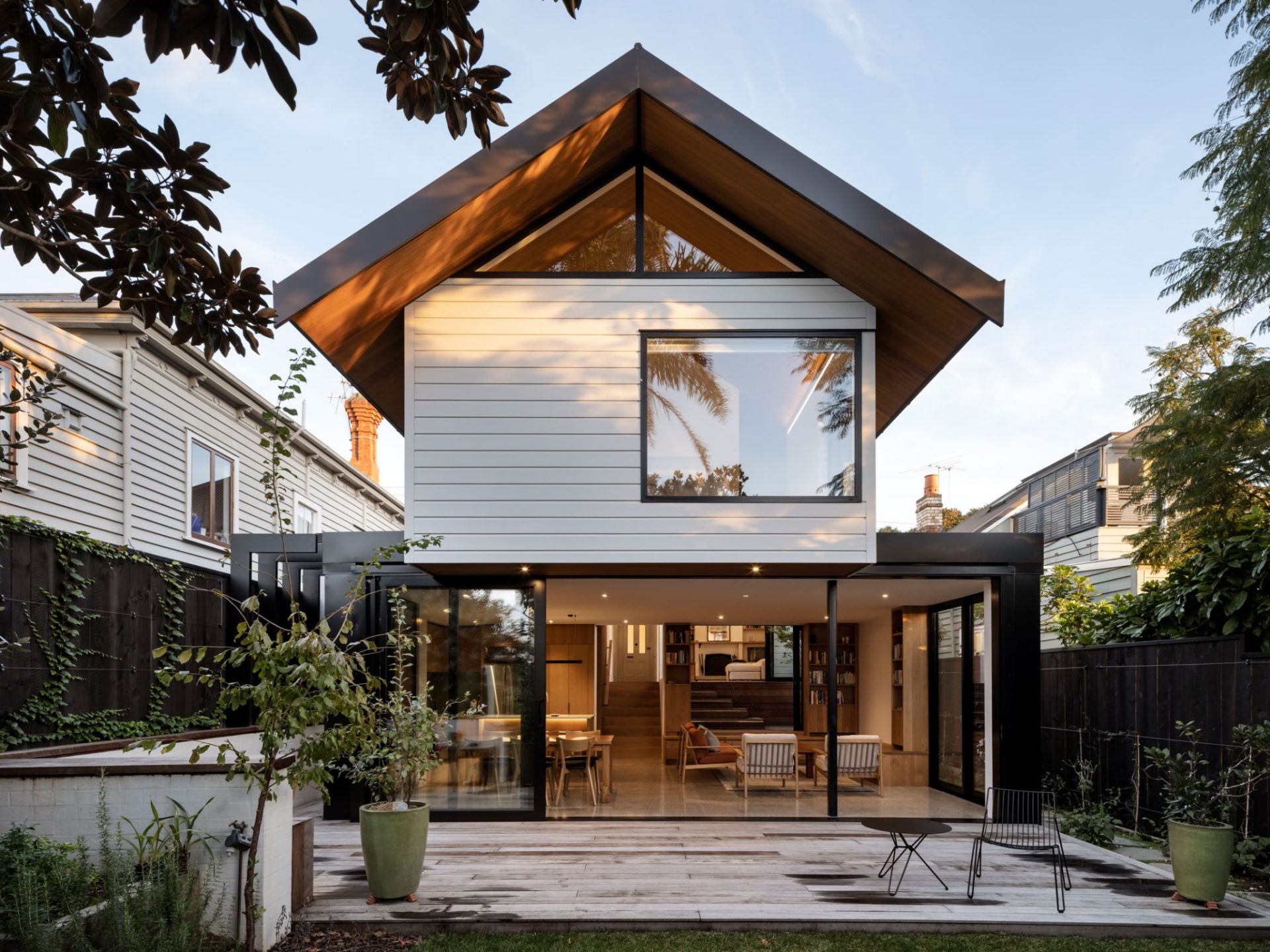 Inspiring Home Design: A Contemporary 2-Story Gable House with Split ...